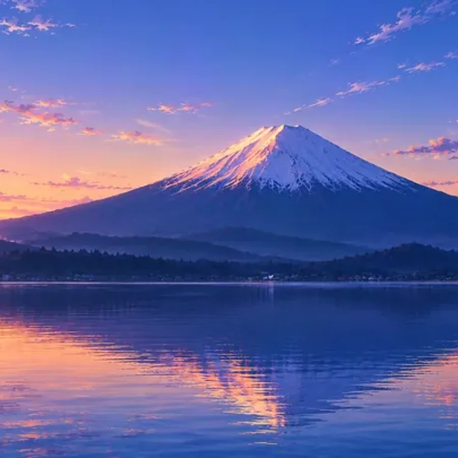 富士山と朝焼けの静謐な湖畔