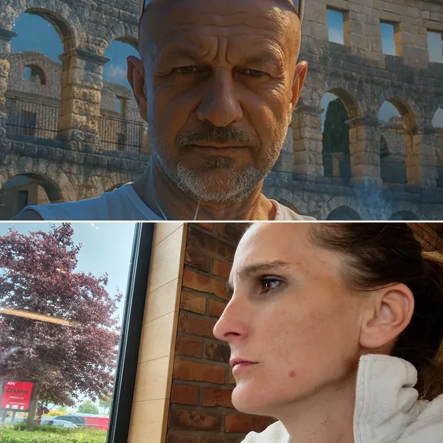 Muž před ženou smekající klobouk vzhlížející k žene
